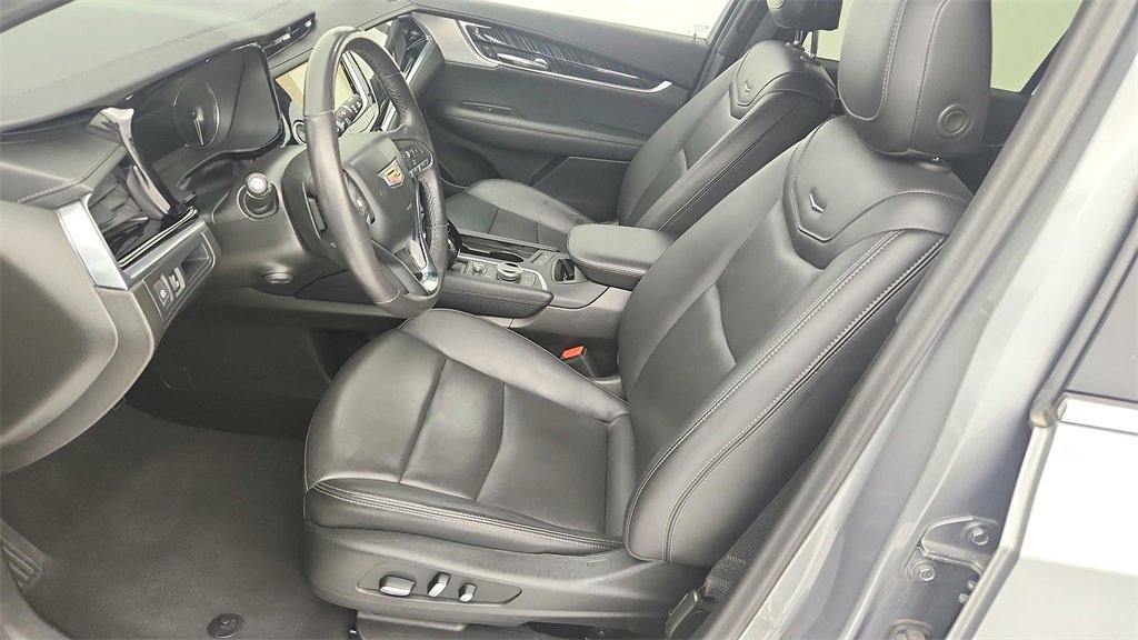 Used 2025 Cadillac XT6 Premium Luxury image 17