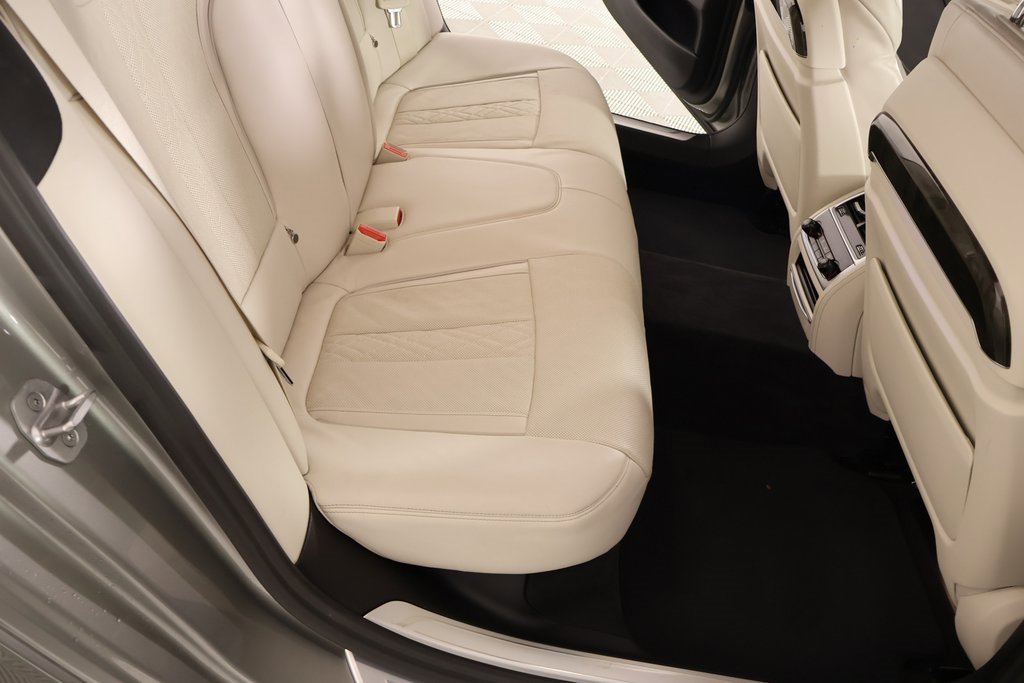 Used 2021 BMW 750i xDrive w/ Executive Package image 16