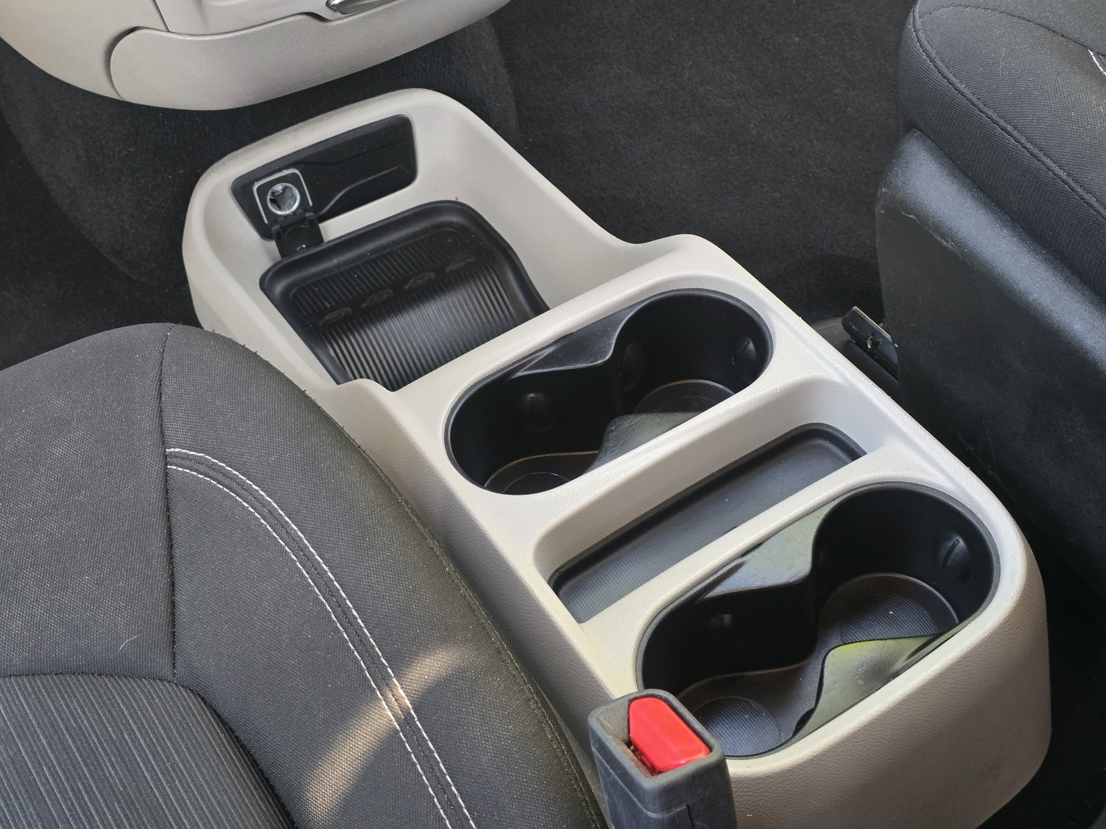 Used 2022 Chrysler Voyager LX FWD image 17