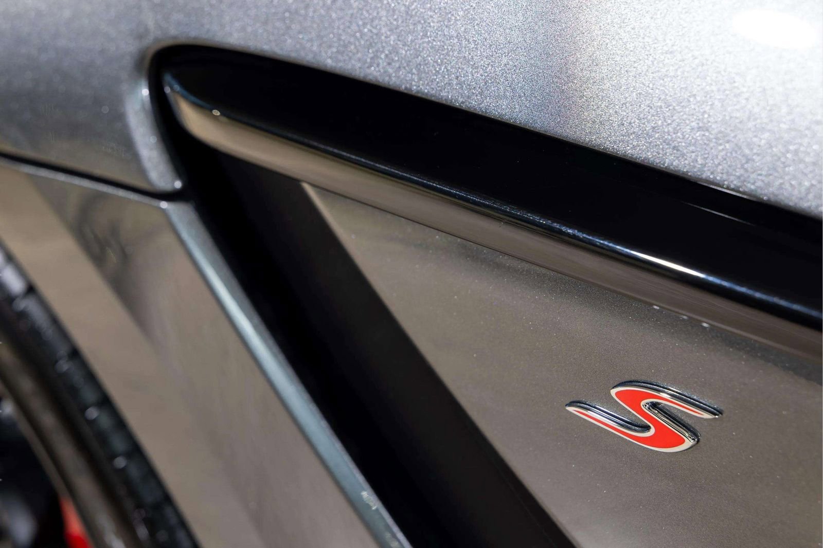 New 2026 Aston Martin DBX S image 10