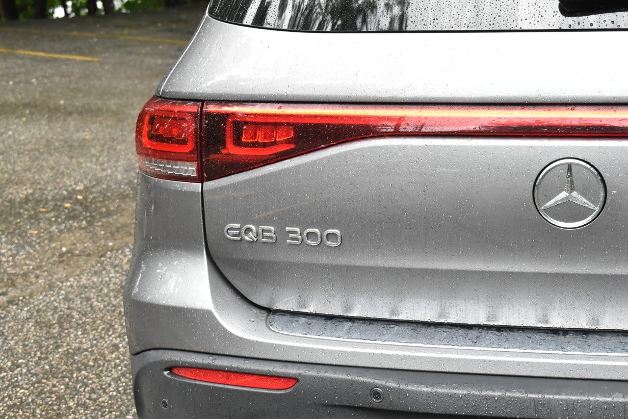 Used 2022 Mercedes-Benz EQB 300 4MATIC image 31