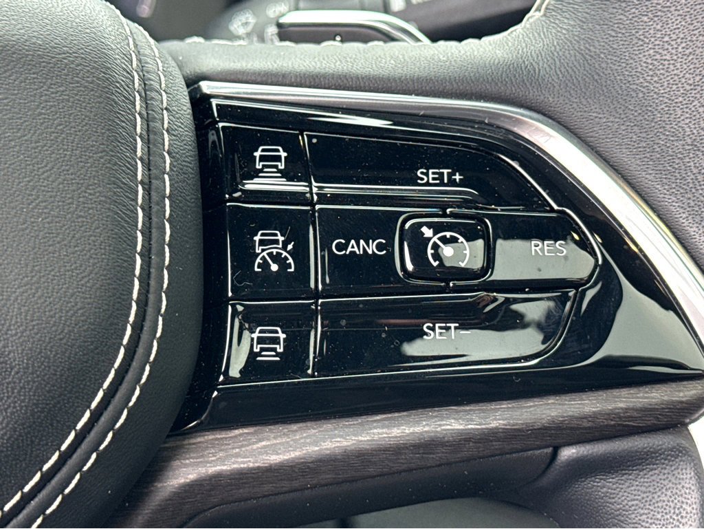 Used 2022 Jeep Grand Cherokee L Overland w/ Luxury Tech Group IV image 18