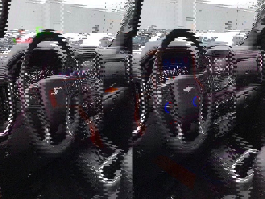 Used 2020 Chevrolet Silverado 1500 High Country w/ Technology Package image 17