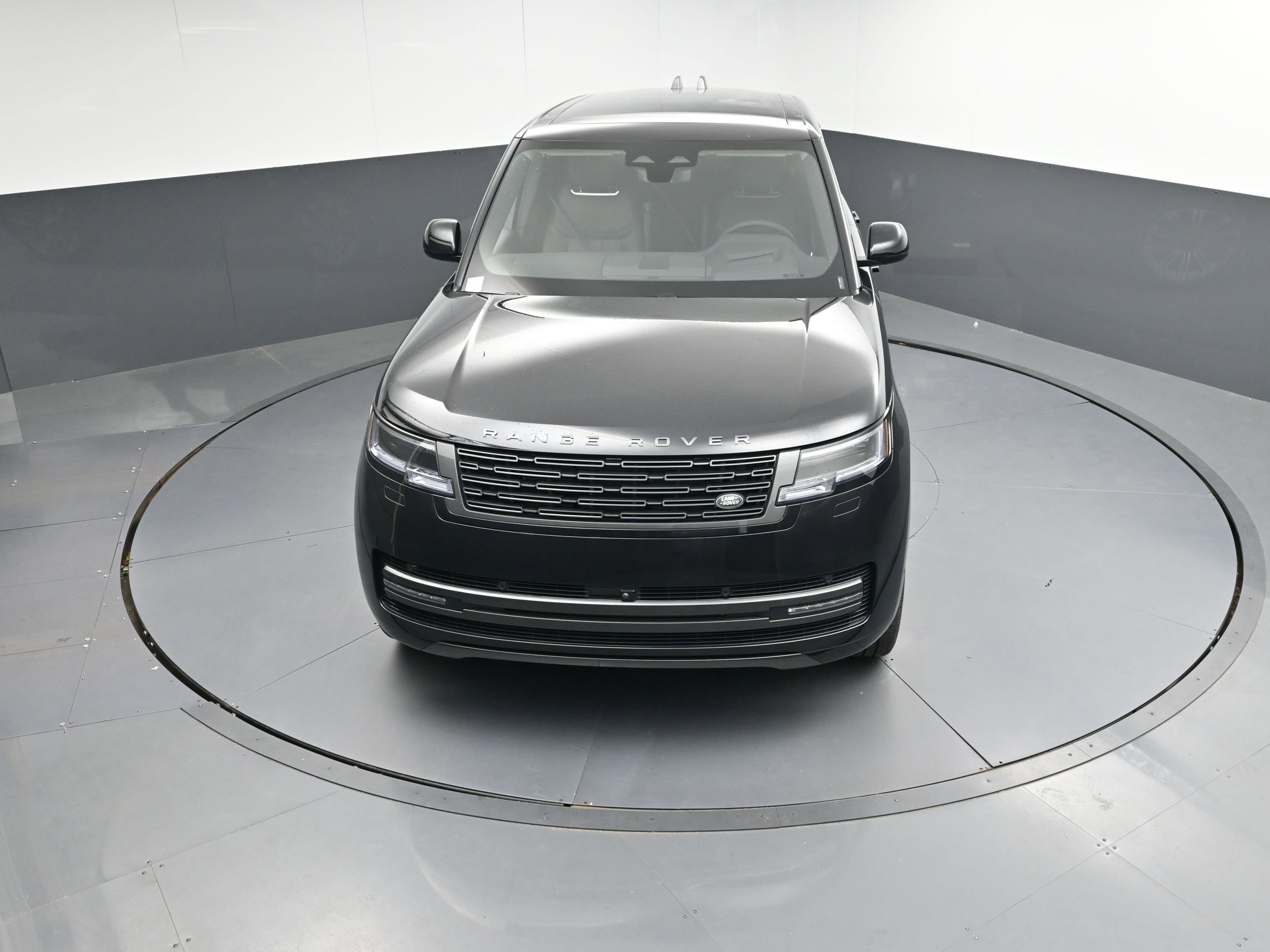 New 2025 Land Rover Range Rover SE image 36