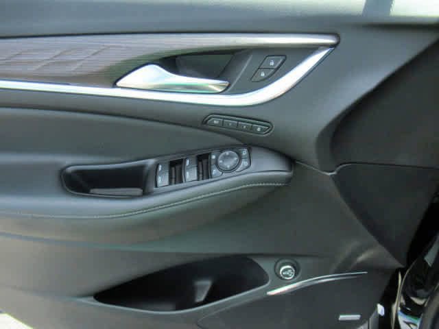 Used 2024 Buick Enclave Avenir w/ Avenir Technology Package image 32