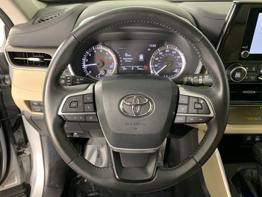 Used 2024 Toyota Highlander XLE AWD/4WD image 21