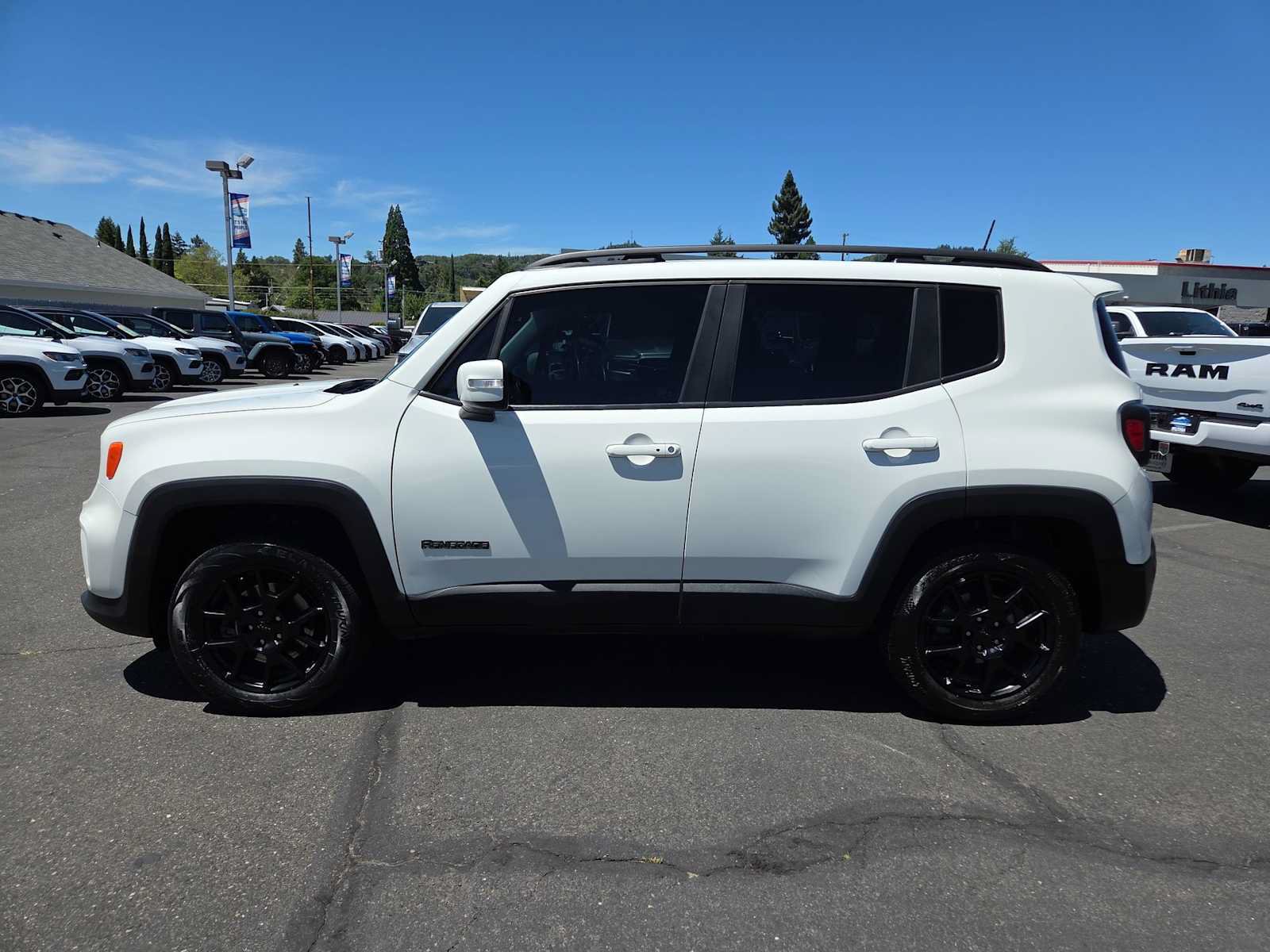 Used 2020 Jeep Renegade Altitude AWD/4WD image 11