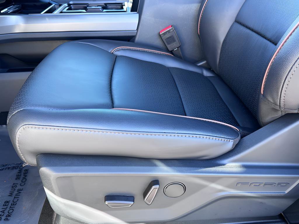 New 2026 Ford F250 Lariat w/ Black Appearance Package image 27