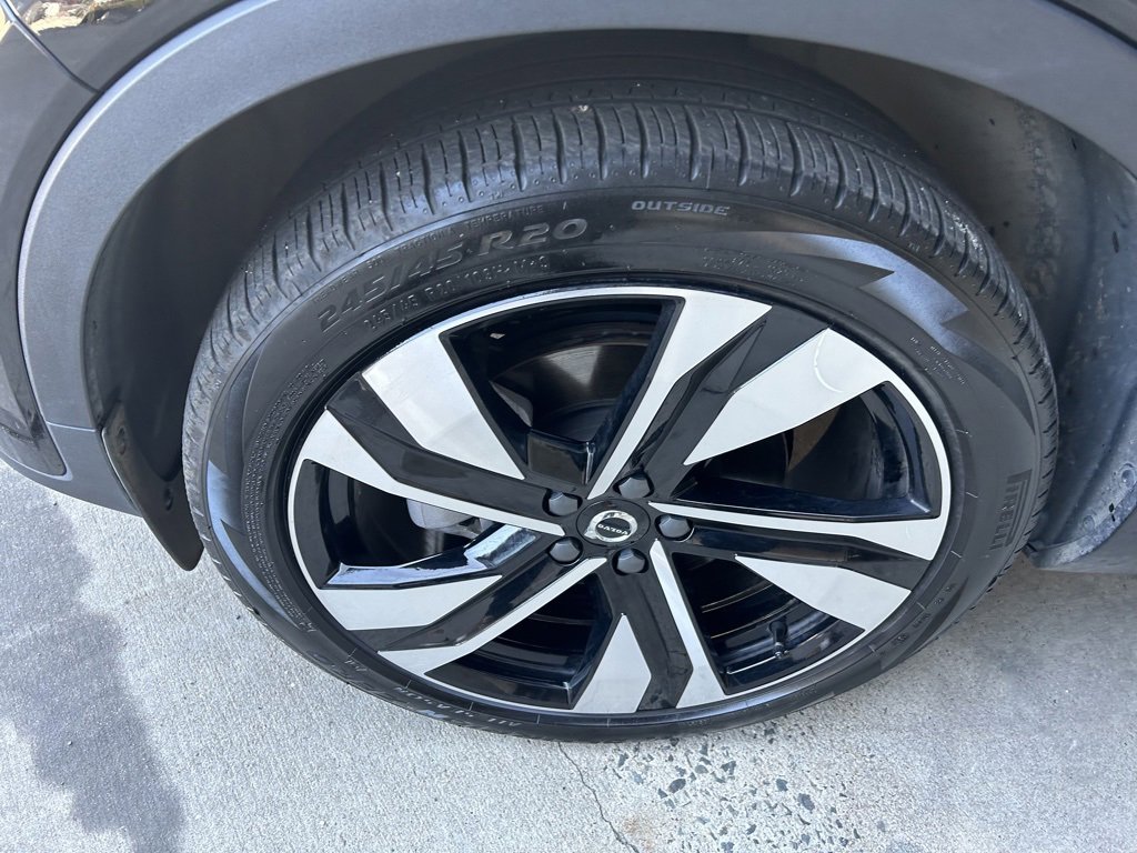 Certified 2025 Volvo XC40 B5 Plus image 3