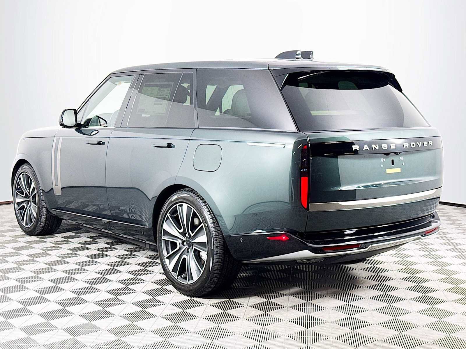 New 2026 Land Rover Range Rover SE image 7