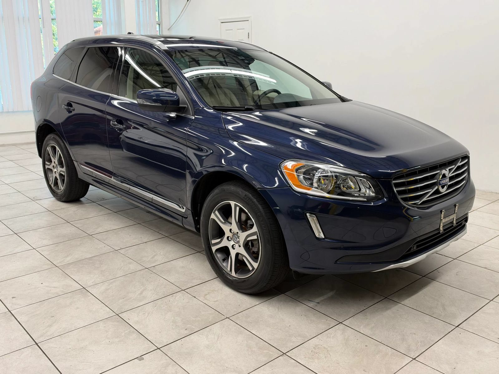 Used 2015 Volvo XC60 T6 AWD/4WD image 1