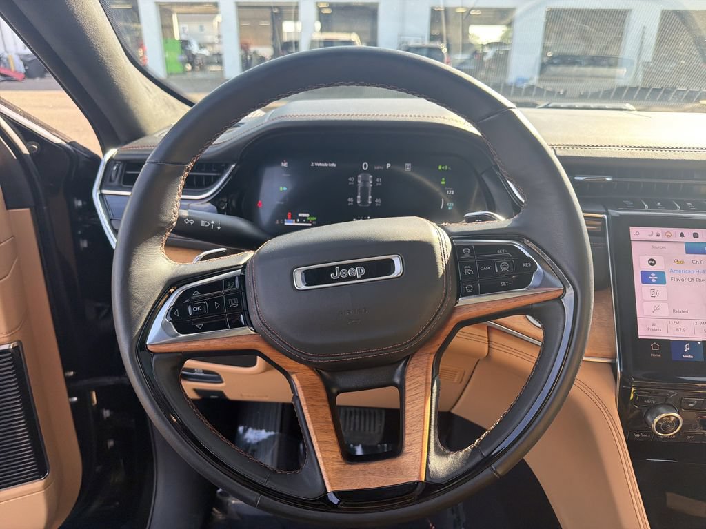 Used 2023 Jeep Grand Cherokee Summit AWD/4WD image 21