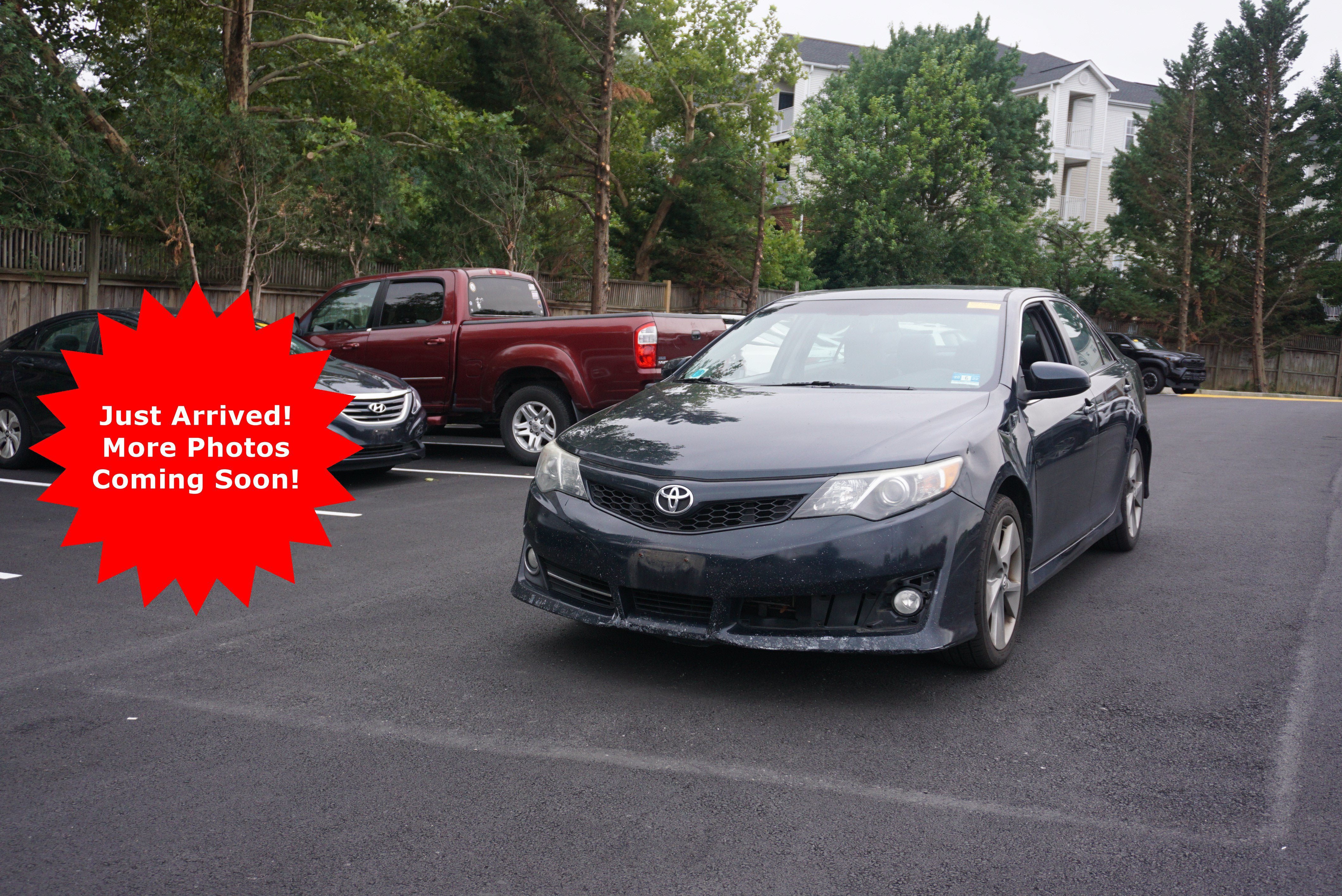 Used 2013 Toyota Camry SE FWD image 1
