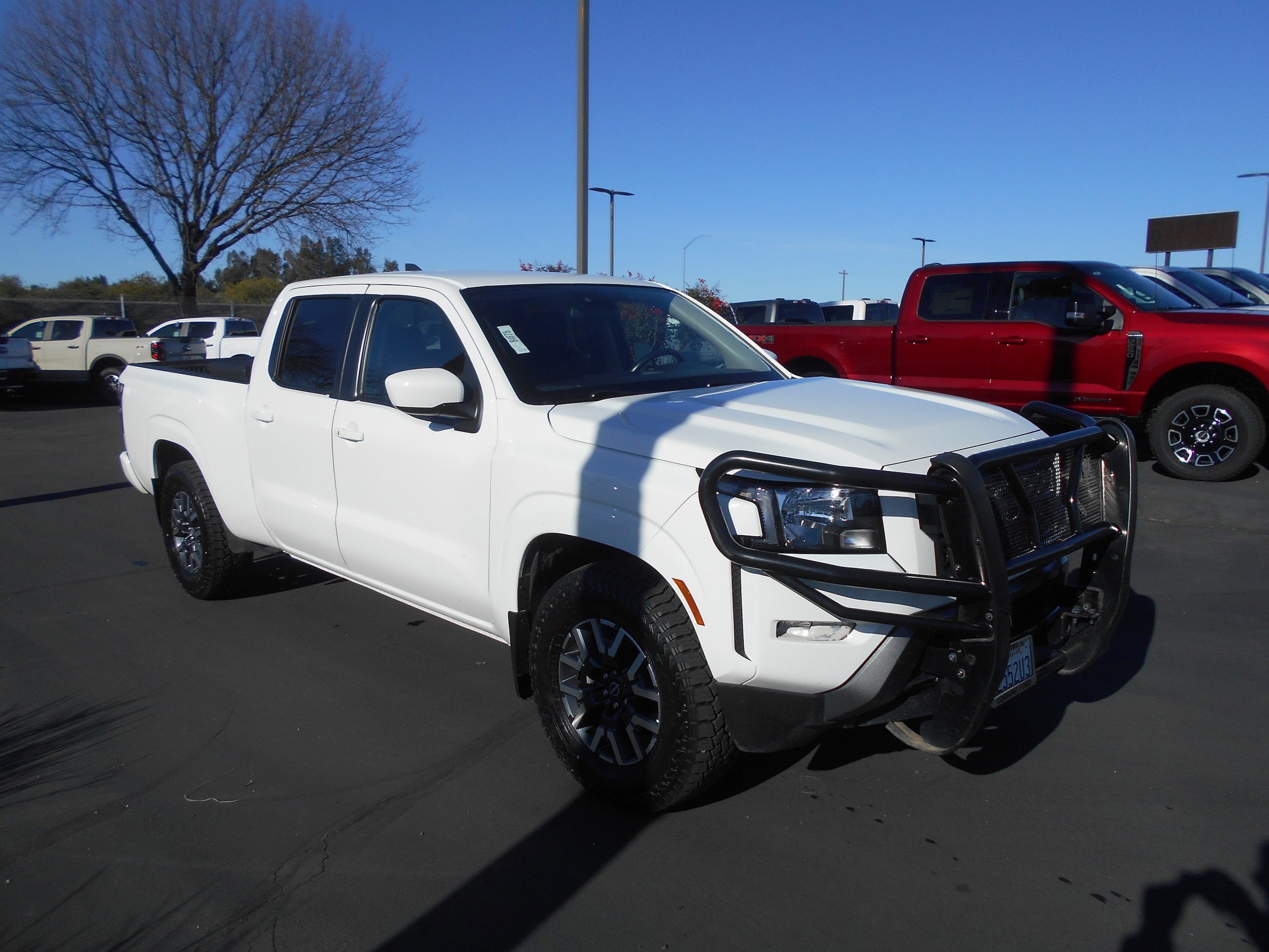 Used 2023 Nissan Frontier SV w/ Technology Package AWD/4WD image 2