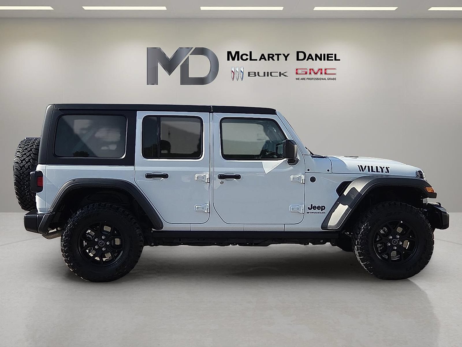 Used 2025 Jeep Wrangler Unlimited Sport AWD/4WD image 15