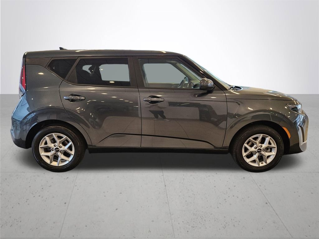 Used 2025 Kia Soul LX w/ LX Technology Package FWD image 6