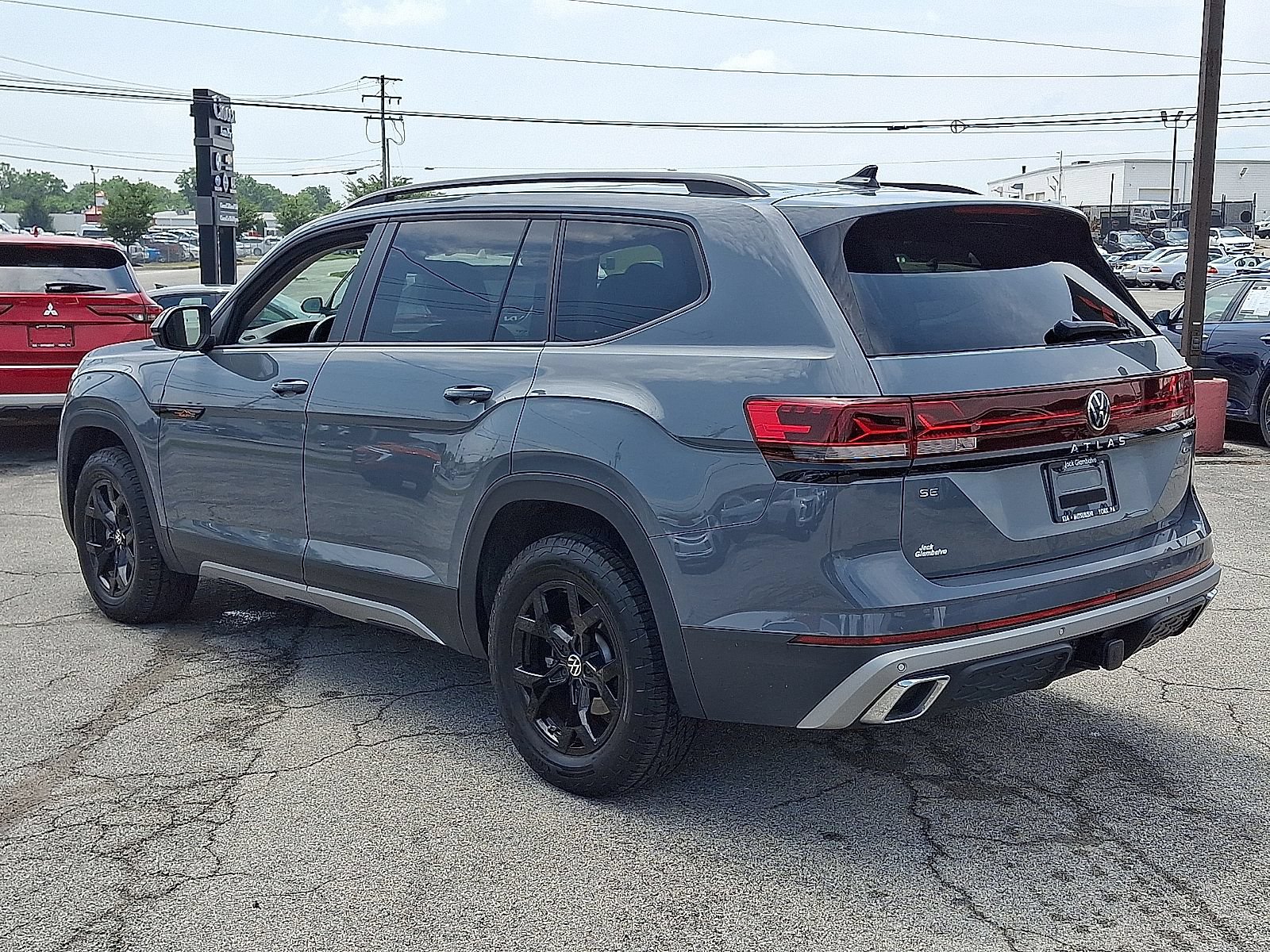 Used 2024 Volkswagen Atlas Peak Edition SE AWD/4WD image 5
