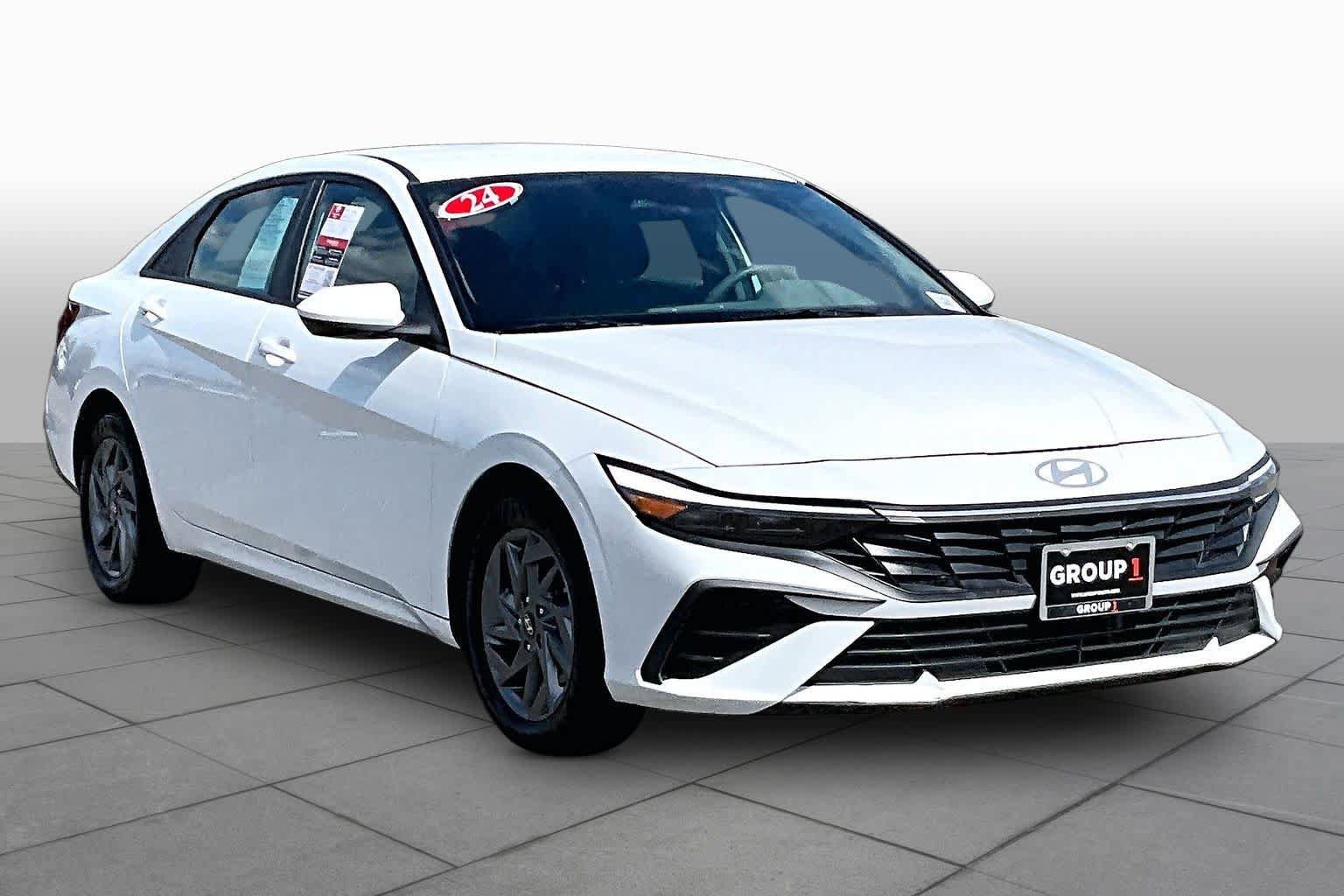 Used 2024 Hyundai Elantra Blue FWD image 2