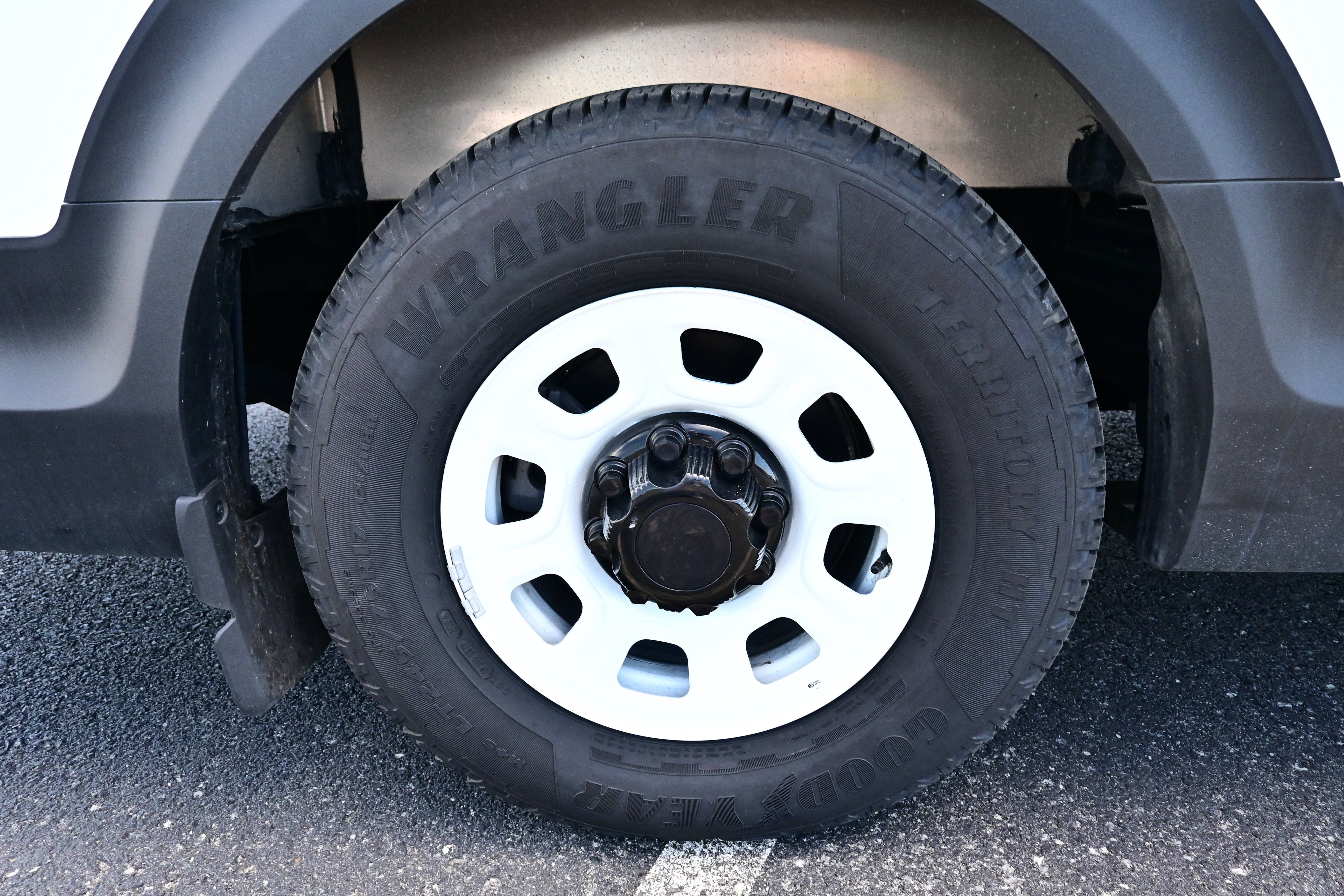 Used 2024 Chevrolet Brightdrop 600 w/ Commercial Equipment Package AWD/4WD image 9