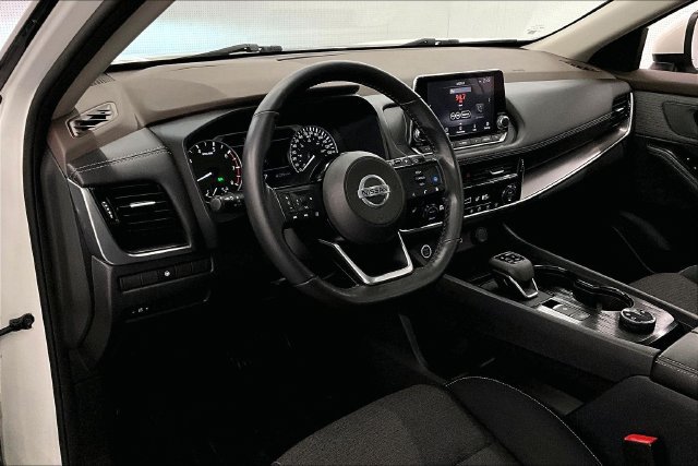 Used 2021 Nissan Rogue SV AWD/4WD image 16