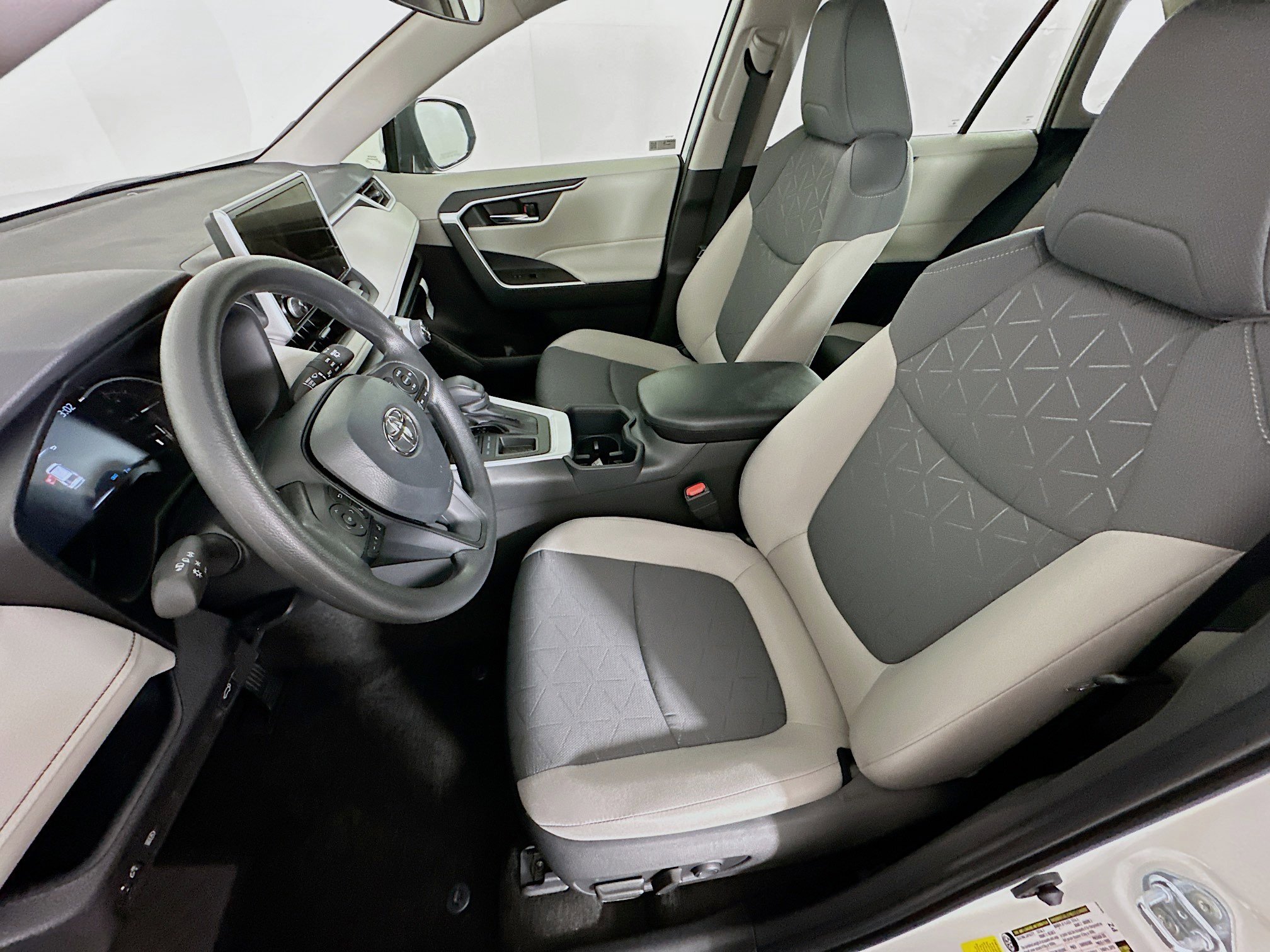 Used 2025 Toyota RAV4 XLE w/ Convenience Package image 13