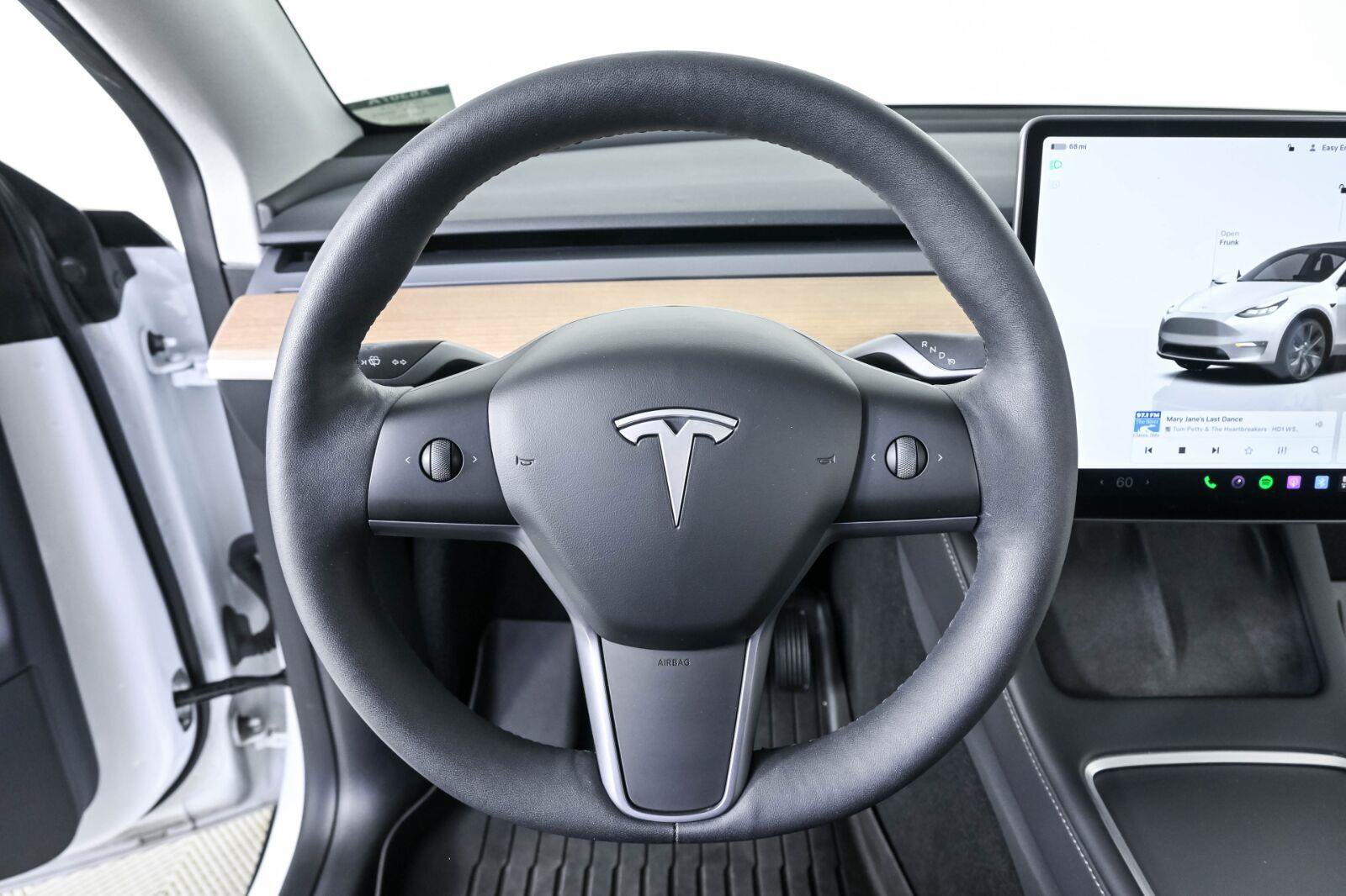 Used 2024 Tesla Model Y Long Range AWD/4WD image 8