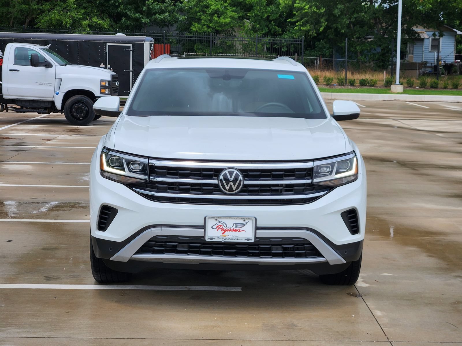 Used 2021 Volkswagen Atlas Cross Sport SE w/ Panoramic Sunroof Package FWD image 6