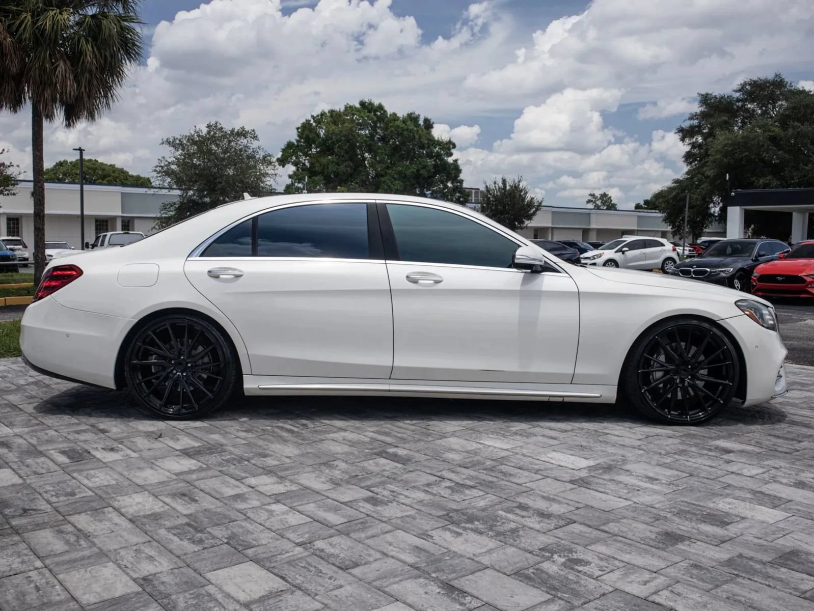 Used 2019 Mercedes-Benz S 560 Sedan w/ AMG Line Exterior image 9