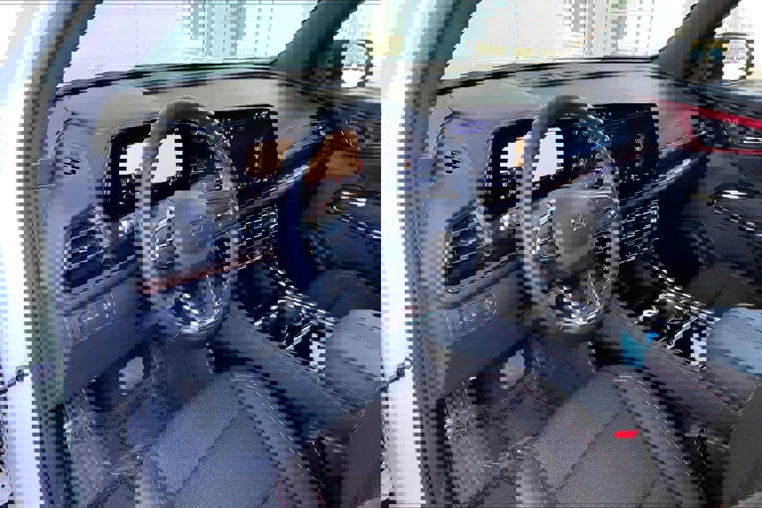 Used 2024 Chevrolet Traverse Z71 image 18