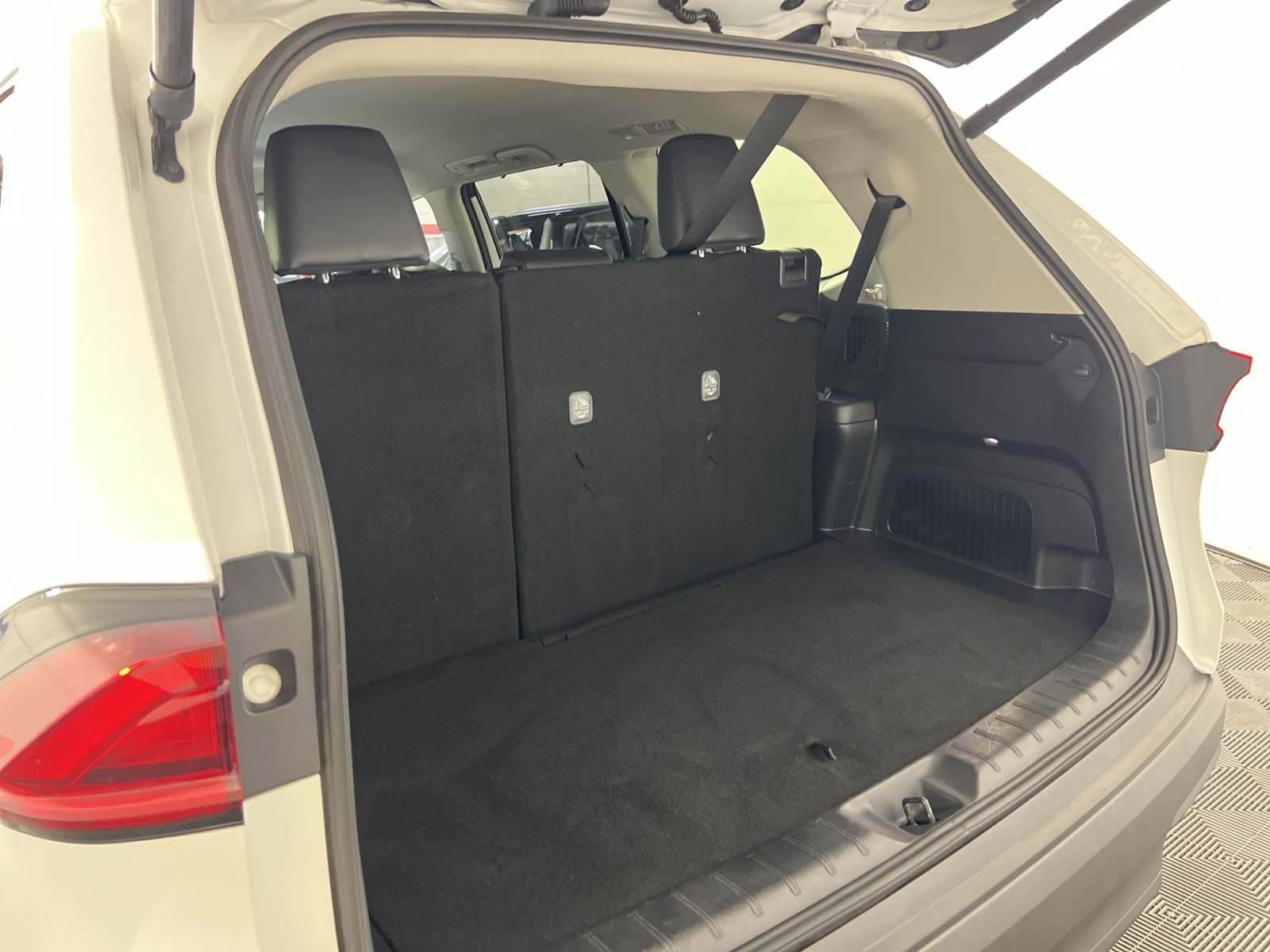 Used 2025 Toyota Grand Highlander AWD image 27