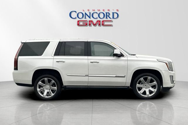 Used 2017 Cadillac Escalade Premium Luxury image 3