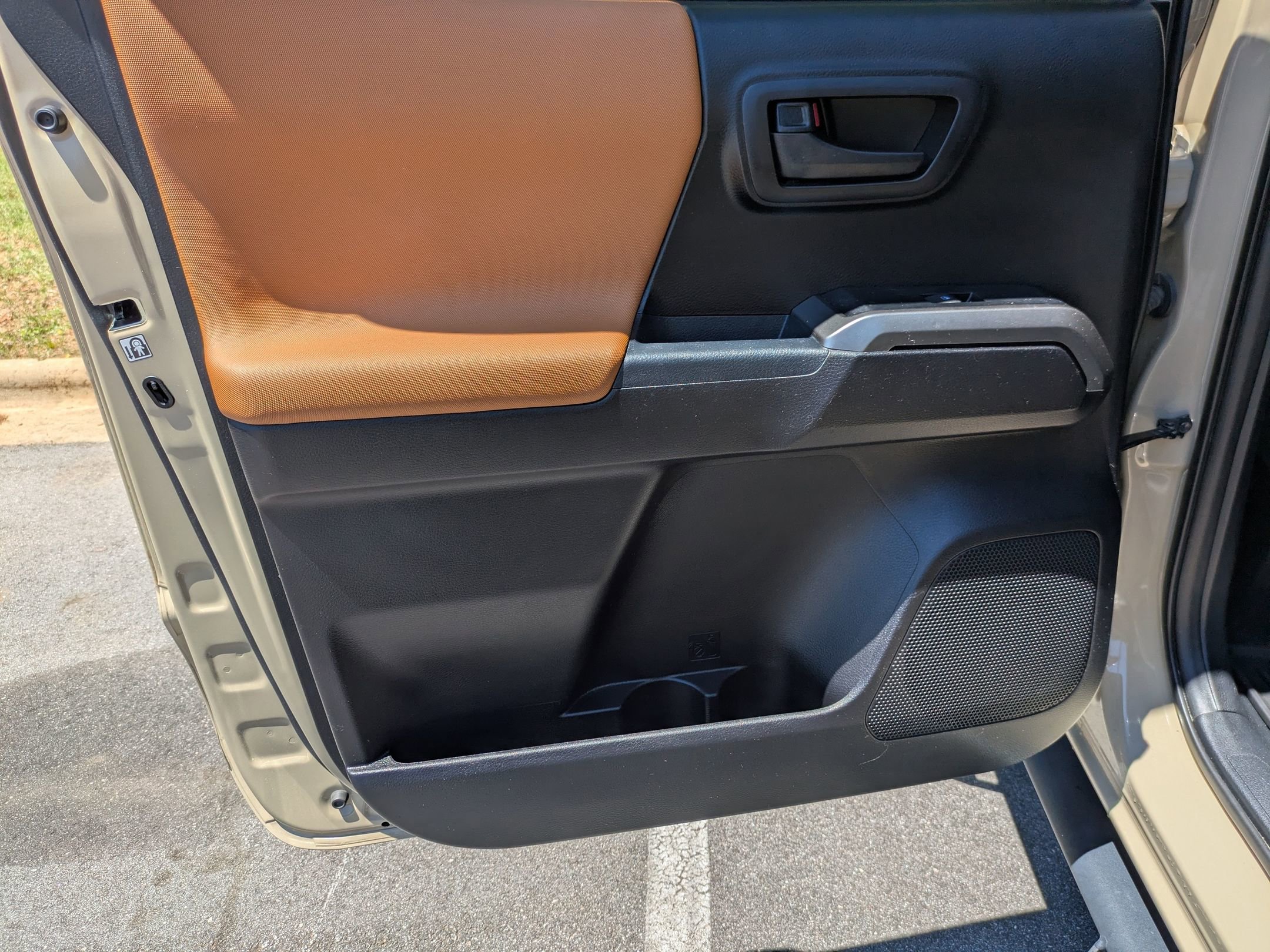 Used 2019 Toyota Tacoma SR5 RWD image 23