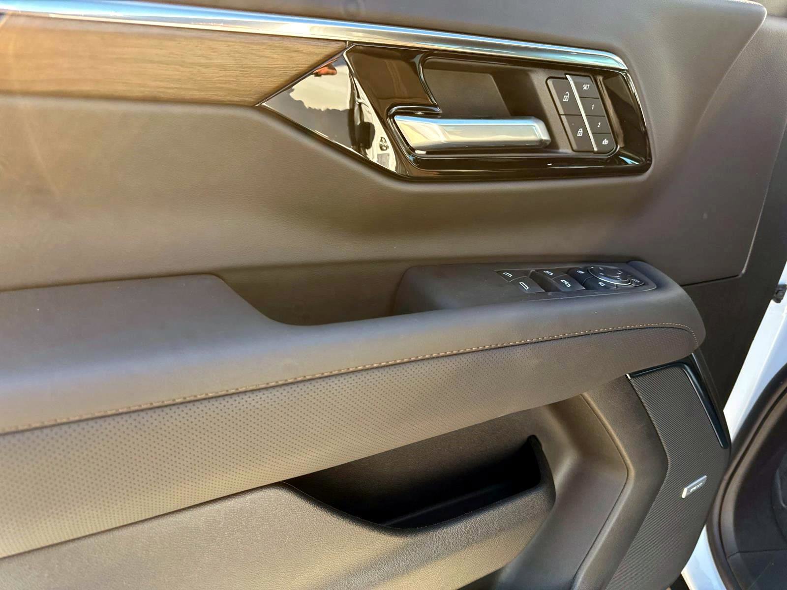 New 2026 Chevrolet Suburban High Country image 16