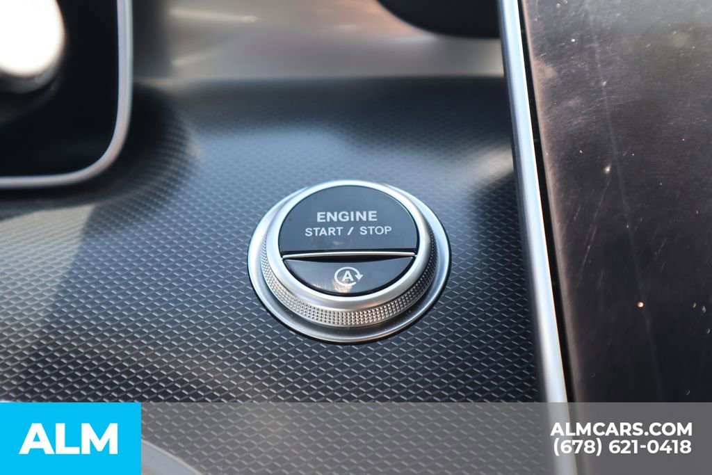 Used 2025 Mercedes-Benz C 300 Sedan image 32