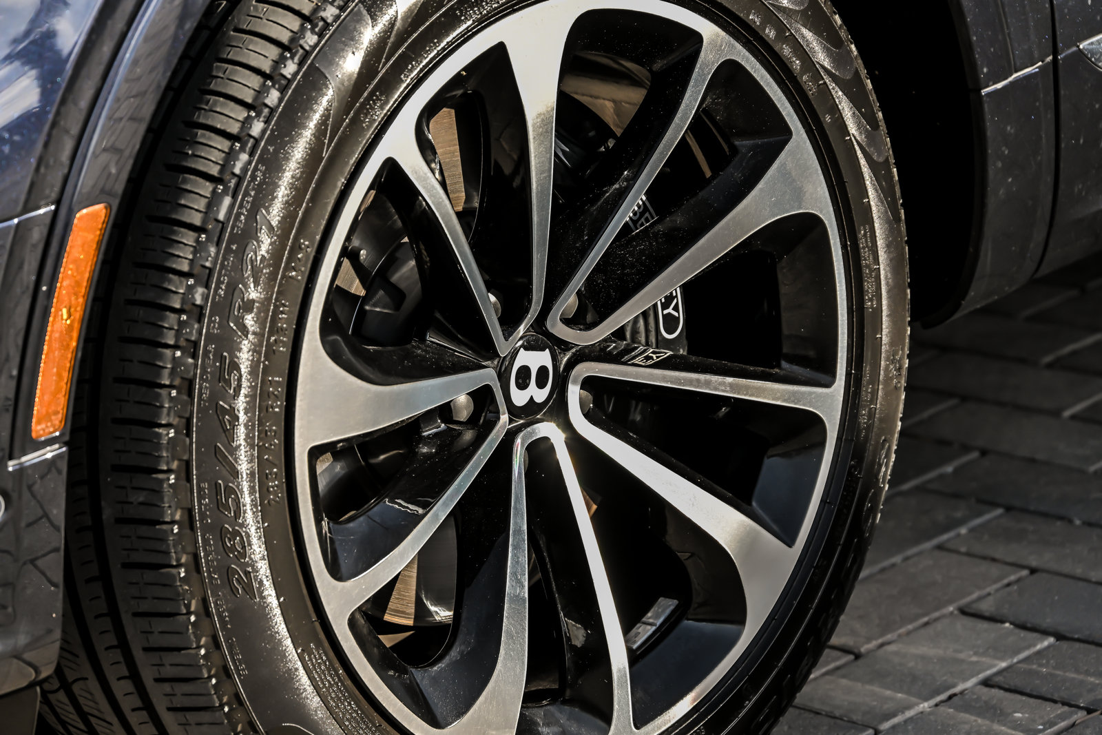 Certified 2023 Bentley Bentayga Extended Wheelbase AWD/4WD image 8