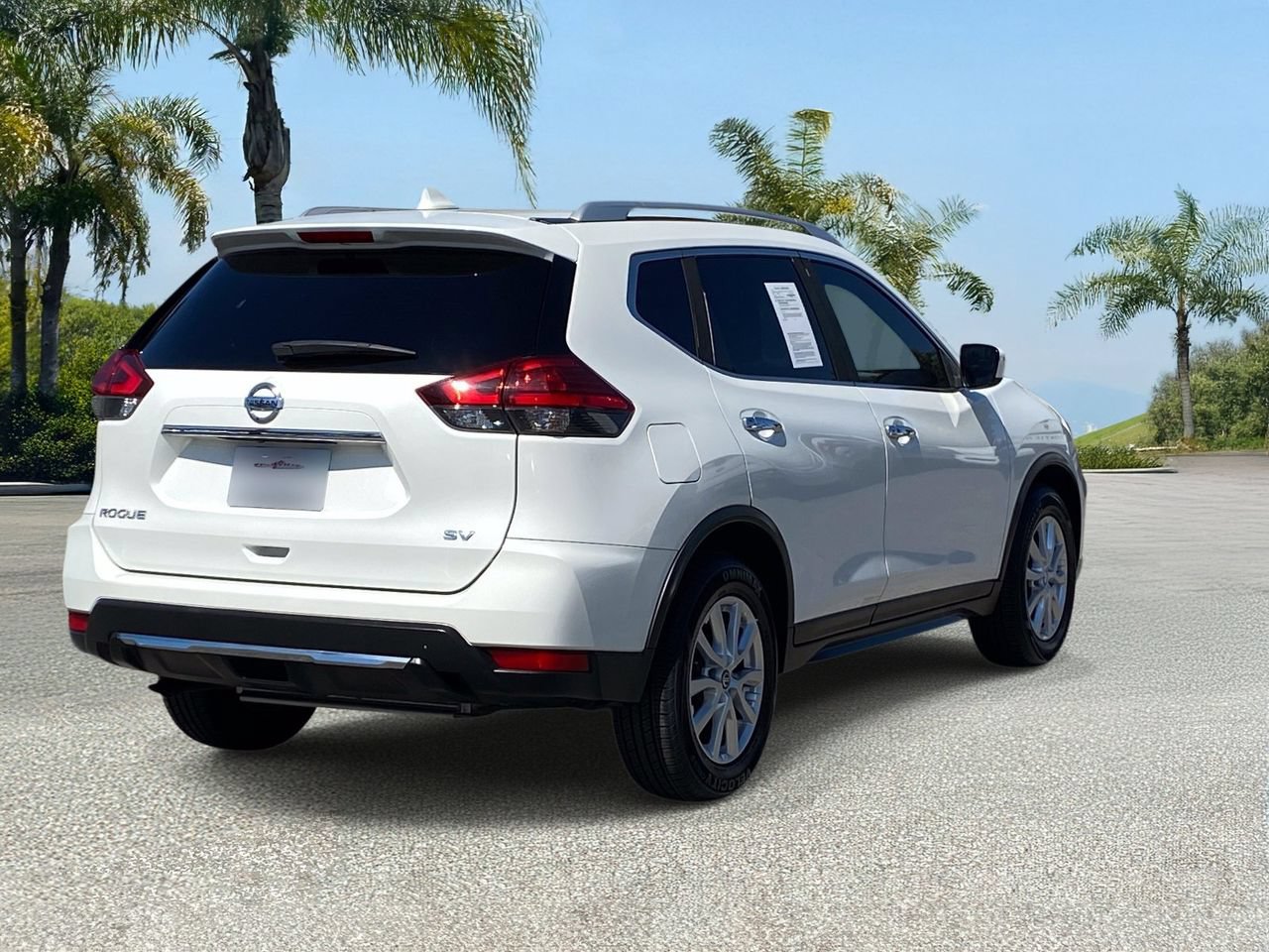 Used 2017 Nissan Rogue SV FWD image 5