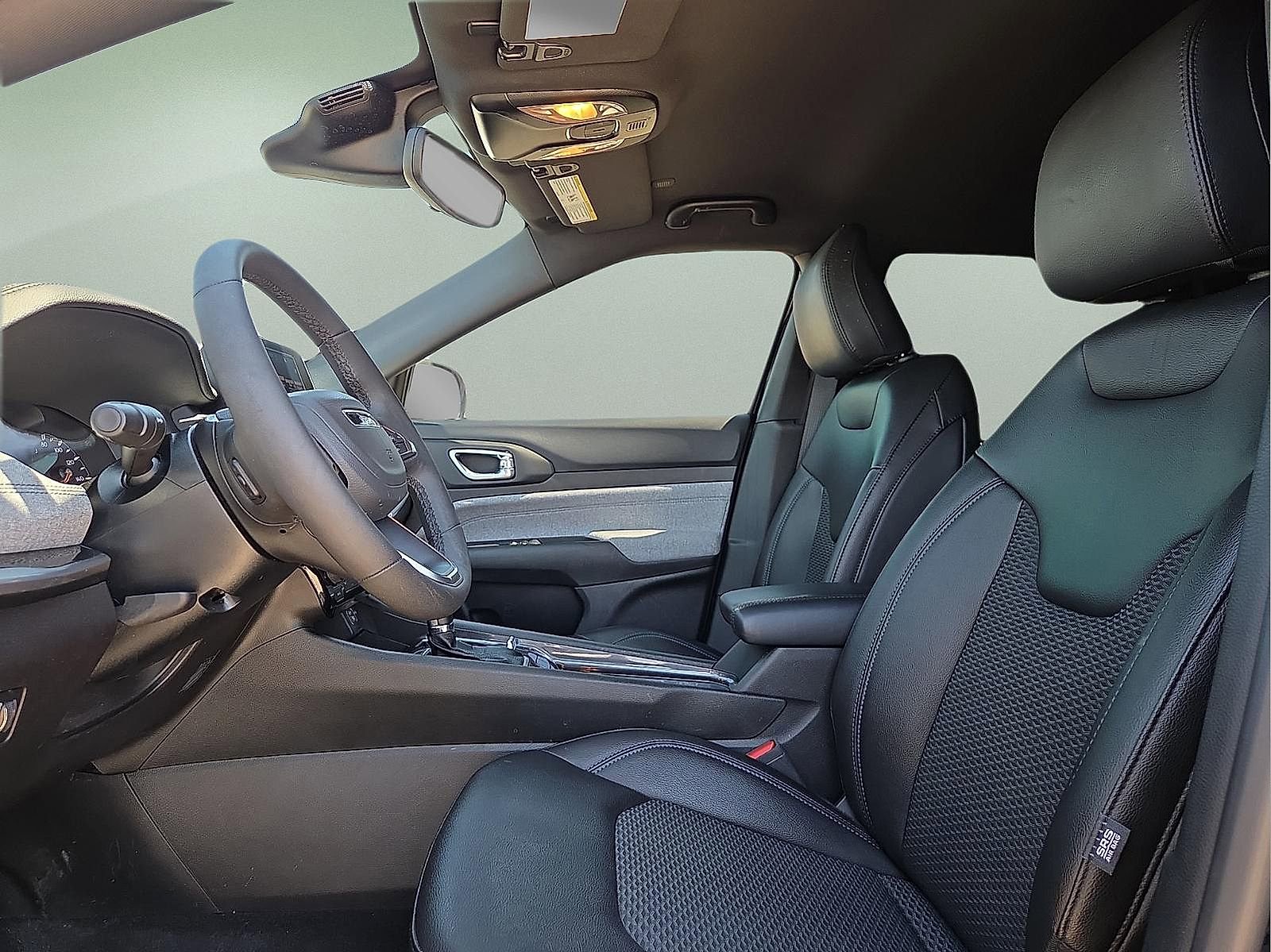 Used 2025 Jeep Compass Latitude AWD/4WD image 14