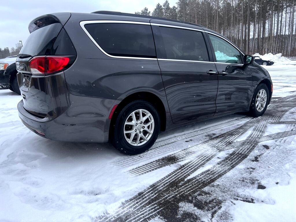 Used 2017 Chrysler Pacifica Touring Plus image 4