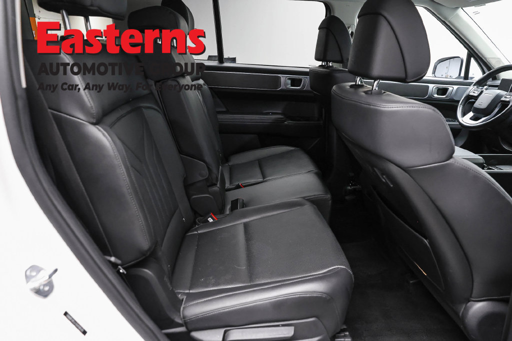 Used 2025 Hyundai Santa Fe SEL FWD image 24
