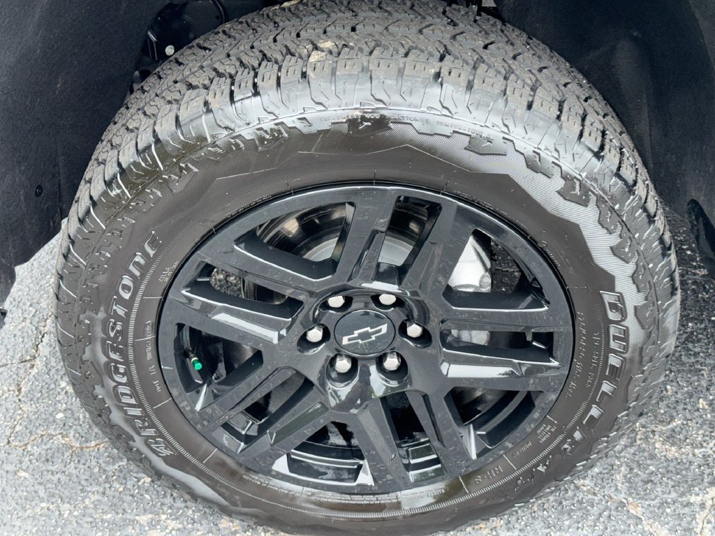 Used 2025 Chevrolet Silverado 1500 LT Trail Boss w/ LPO, Dark Essentials Package AWD/4WD image 12