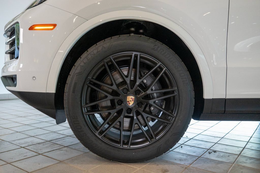 New 2025 Porsche Cayenne AWD/4WD image 13