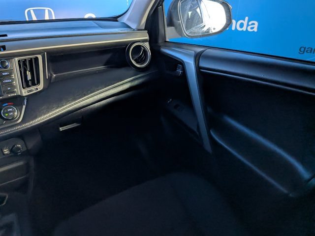 Used 2018 Toyota RAV4 XLE FWD image 18