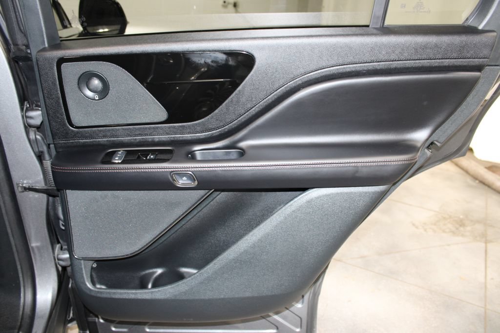 Used 2024 Lincoln Aviator Reserve w/ Equipment Group 201A RWD image 33