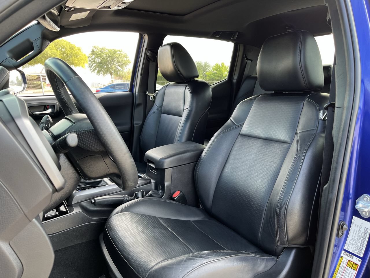 Used 2022 Toyota Tacoma TRD Sport w/ TRD Premium Sport Package AWD/4WD image 24