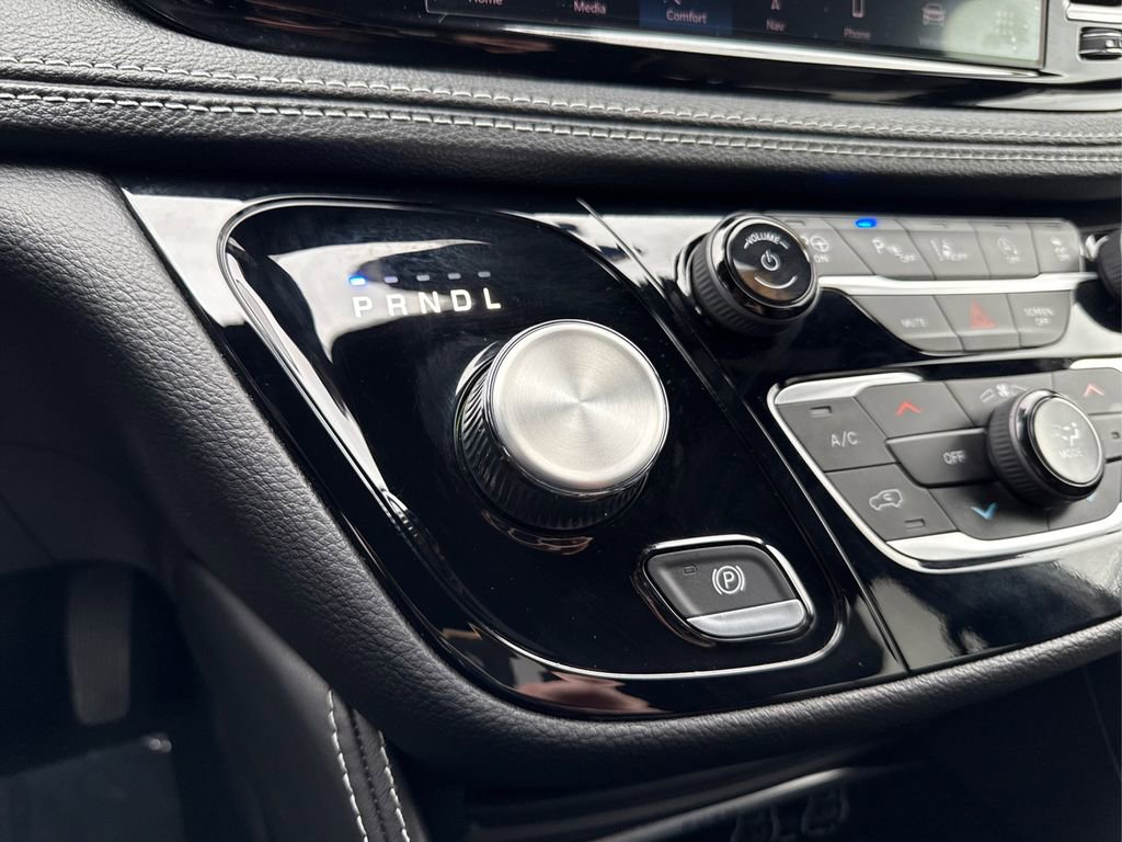 Used 2024 Chrysler Pacifica Limited w/ S Appearance Package image 38