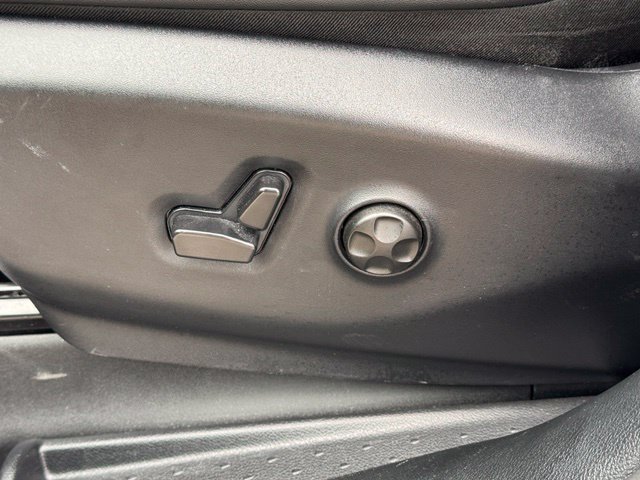 Used 2025 Chrysler Pacifica Select FWD image 10