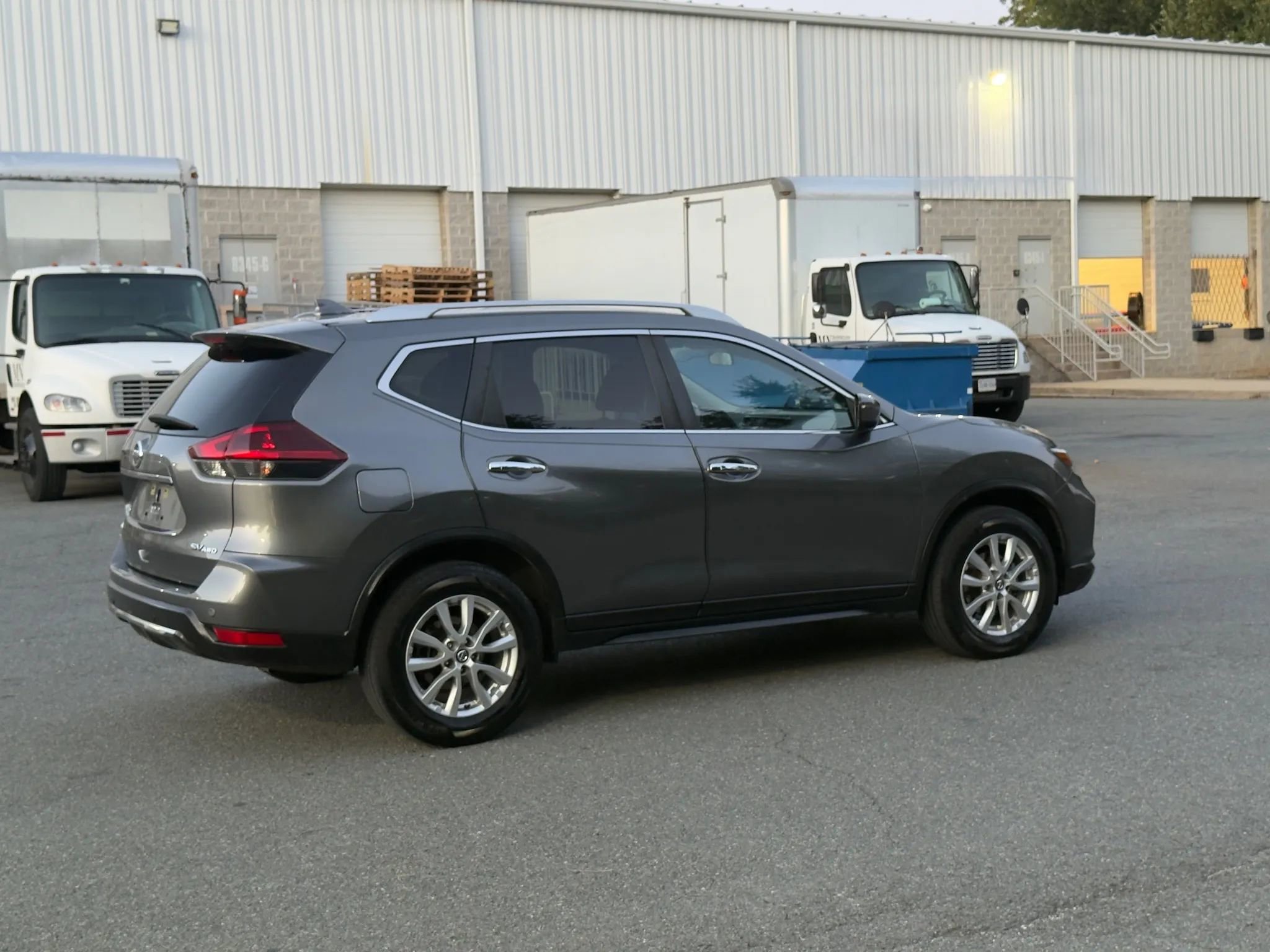 Used 2020 Nissan Rogue SV image 12