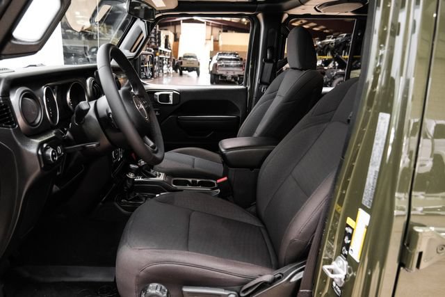Used 2023 Jeep Gladiator Sport AWD/4WD image 14