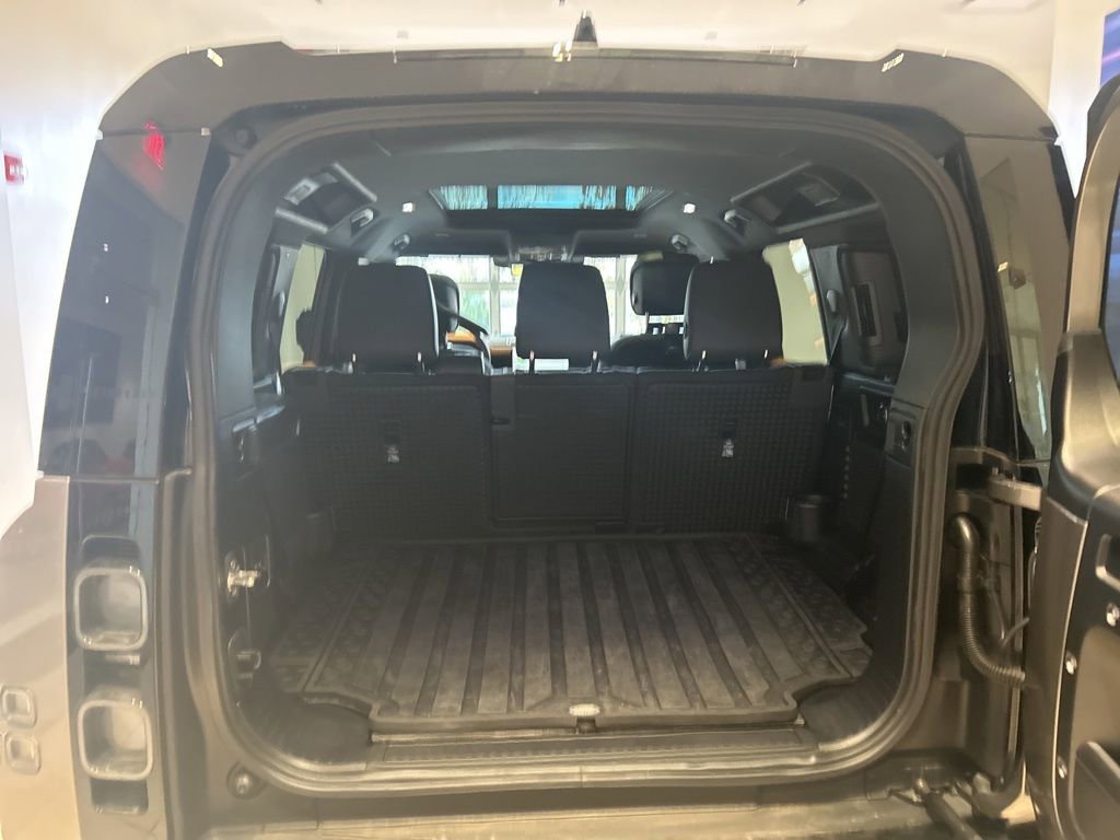 Used 2024 Land Rover Defender 110 X image 18