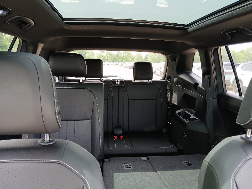 Used 2023 Volkswagen Tiguan SE R-Line FWD image 28